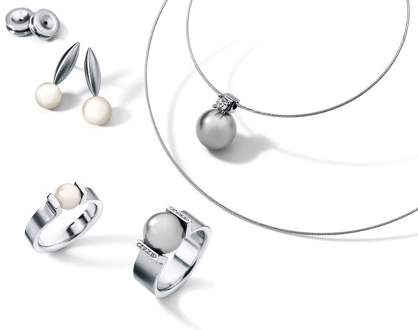 Humphrey verwendet Perlen von ausgesprochen hoher Qualität: zum Einsatz kommen Tahitiperlen, Akoyaperlen und Süßwasserperlen.